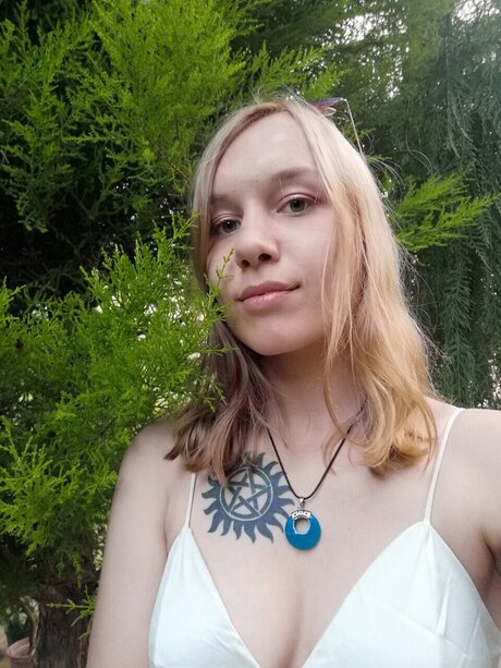 EvaT porn model picture