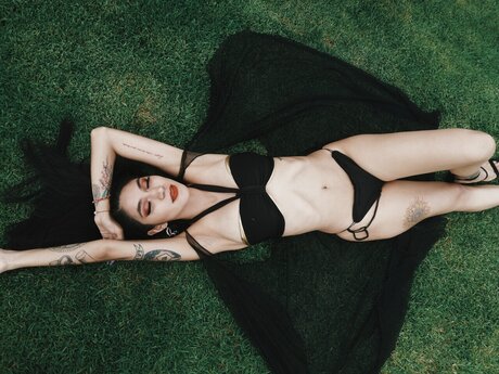 VonMon pretty pornstar picture