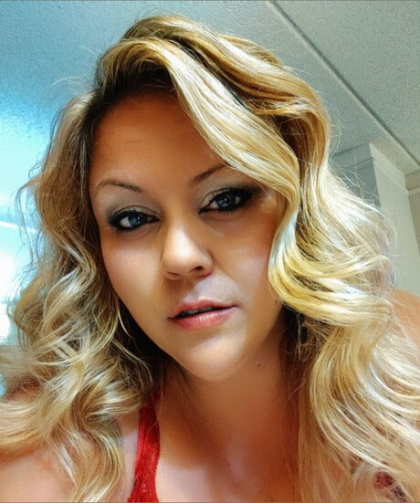 Nikki Summers erotic model image