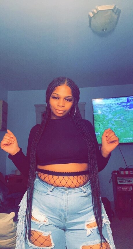 Iyonna Avery pretty model picture