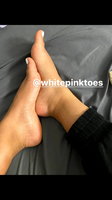 White Pink Toes free model picture
