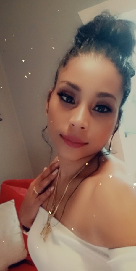 Melly eats hd star img