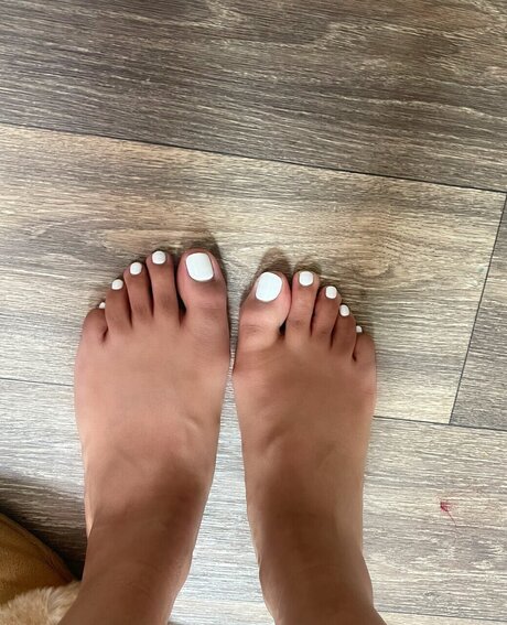 Herfeetz exclusive model images