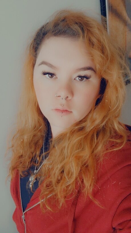 blonde babe onlyfans top image