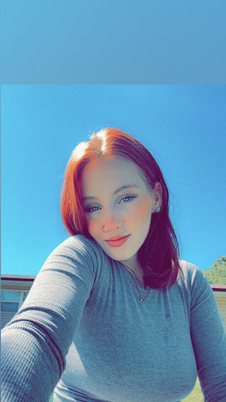 AnnaMae sexy star photo