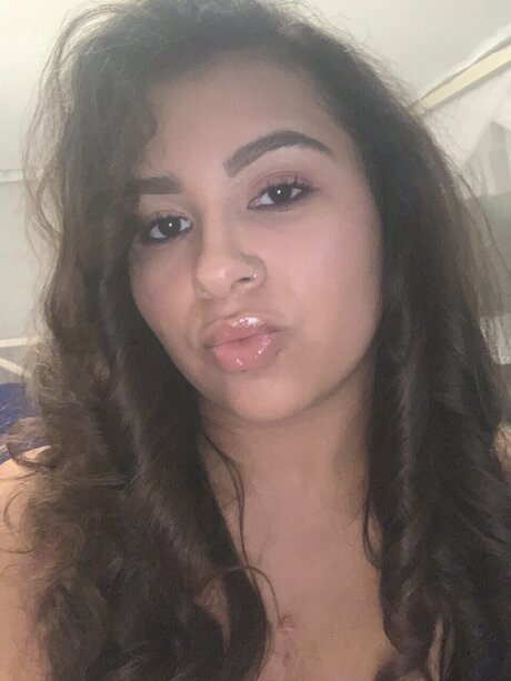 Foxy Redbone pretty pornstar picture