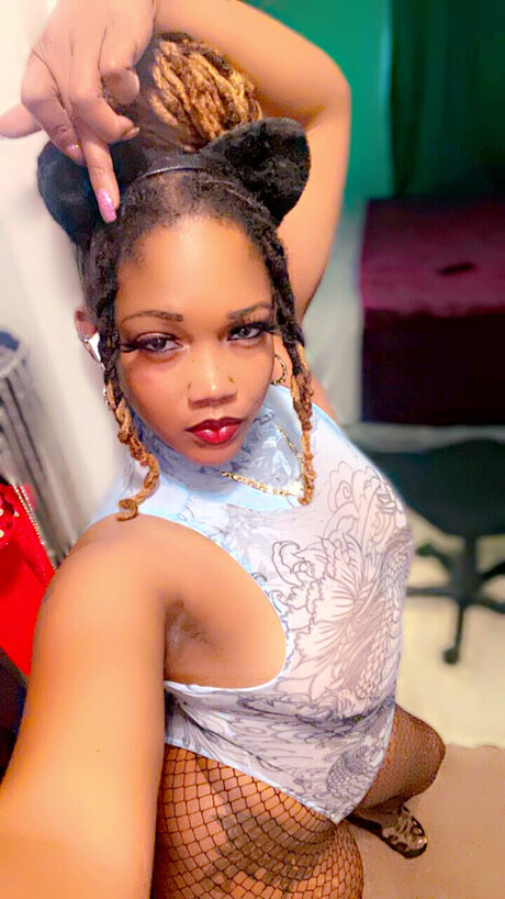 sex teen onlyfans pornographic image