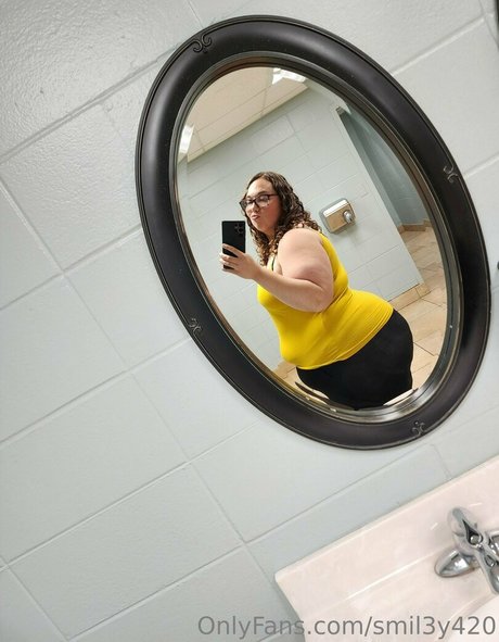 smil3y420 pornstar nude picture