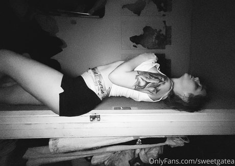 sweetgatea pornstar naked picture