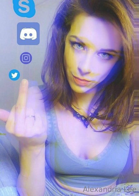 queenbeealexandrialee nudes model archive