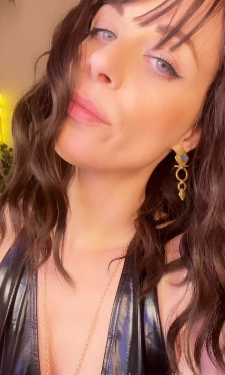 queenbeealexandrialee star art pictures