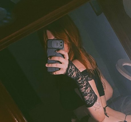 Foxy Bellyne pornstar sexy galleries