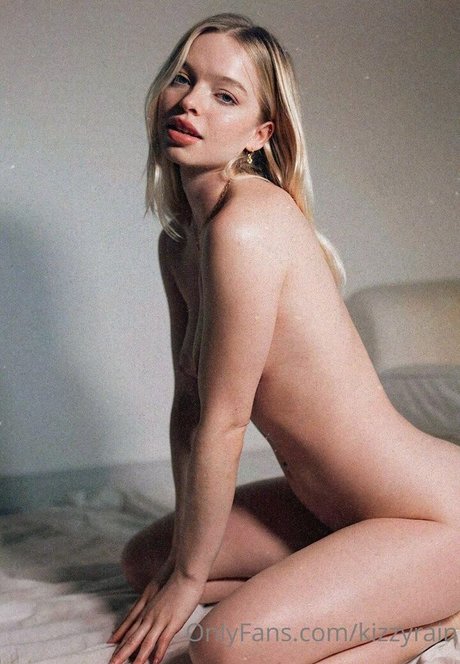 kizzyrain erotic pornstar img