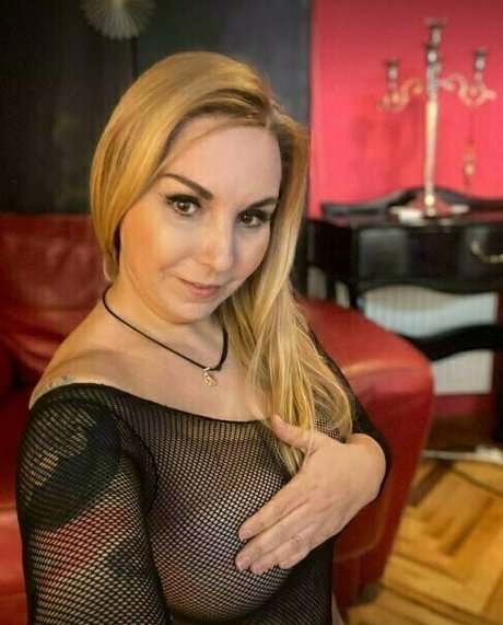 floweremma star sexy photo