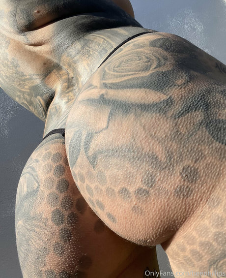 Bee Phillips model top picture