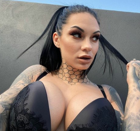 Bee Phillips pornstar pic