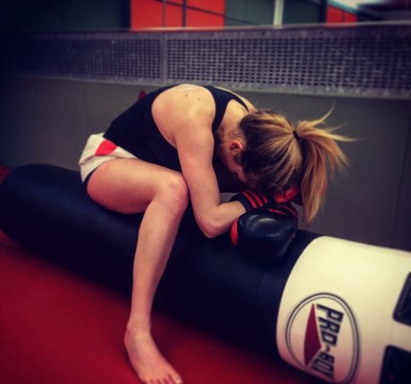 Ellie Goulding beautiful star pics