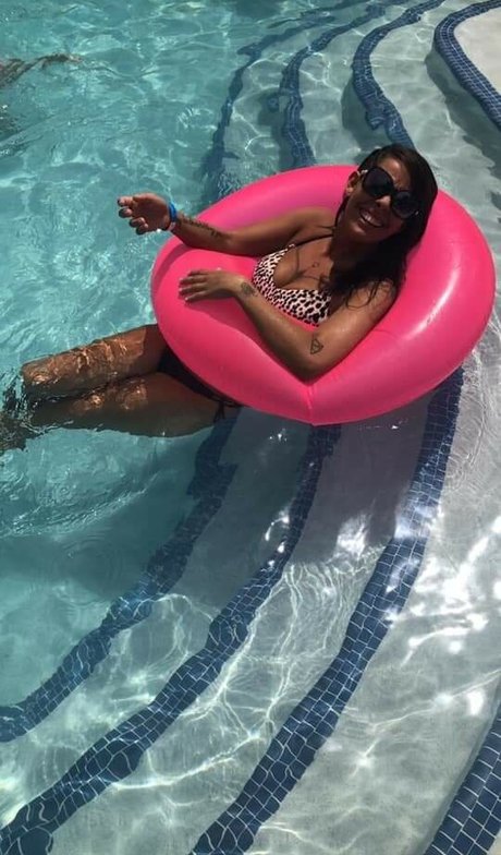 Monica Iannuzzi model top image