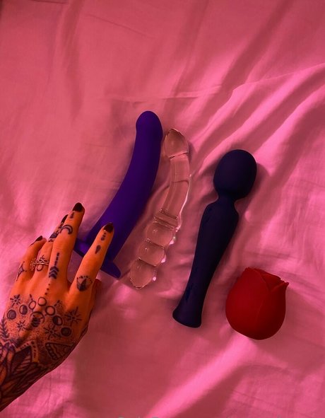 sora elowen pretty actress pics