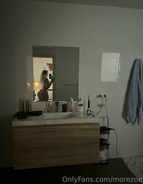 morezoe art model pictures