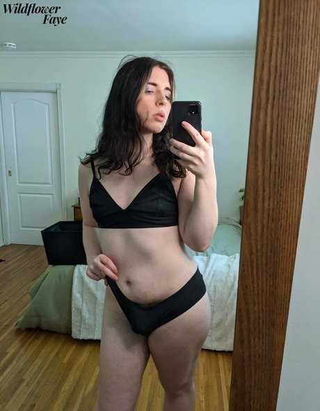 wildflowerfaye model hd pics