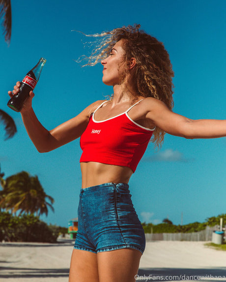 waitress onlyfans nude image