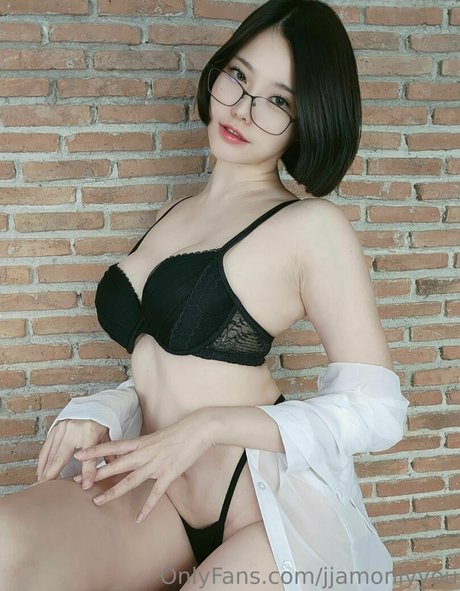 jjamonlyyou model naked photos