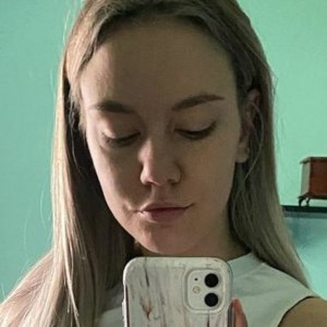 nikkipoof model nude picture