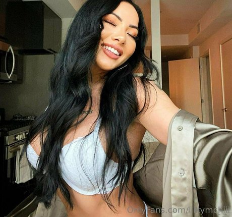 lilkymchiii pornstar erotic pic