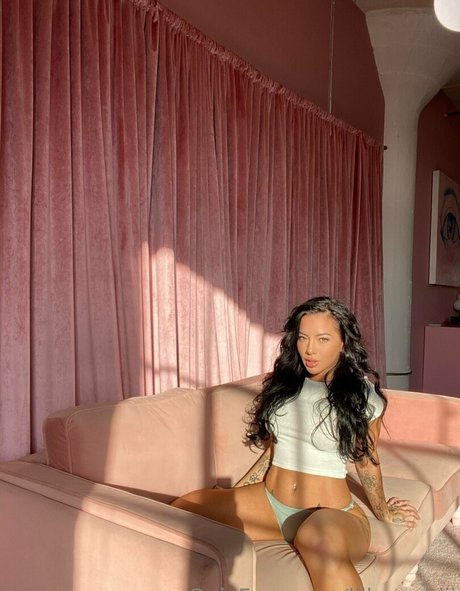 lilkymchiii sex model pictures