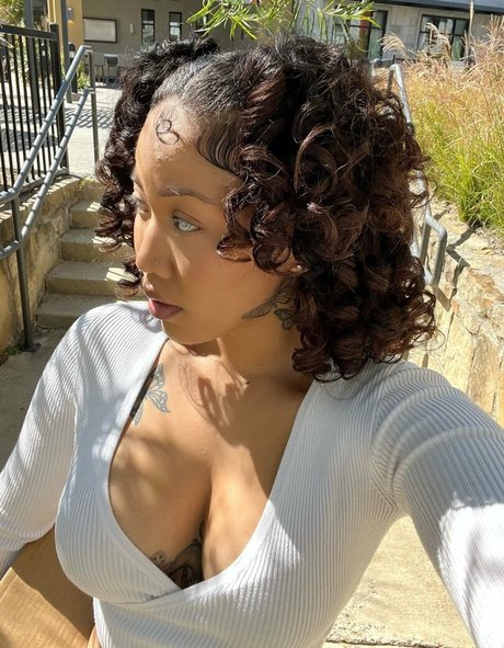 blonde muscle onlyfans top picture