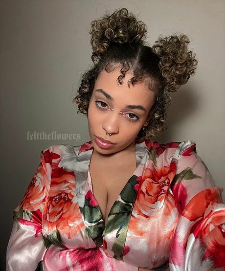 flowers model naked image