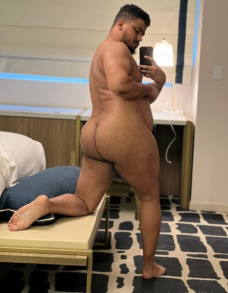 growingbullking star naked pictures