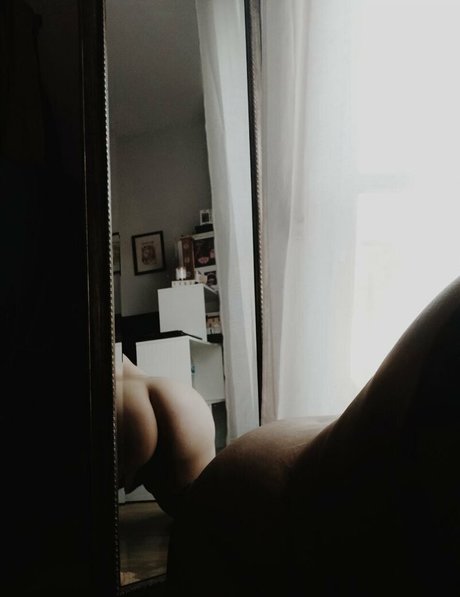 leaskulfree nude pornstar image