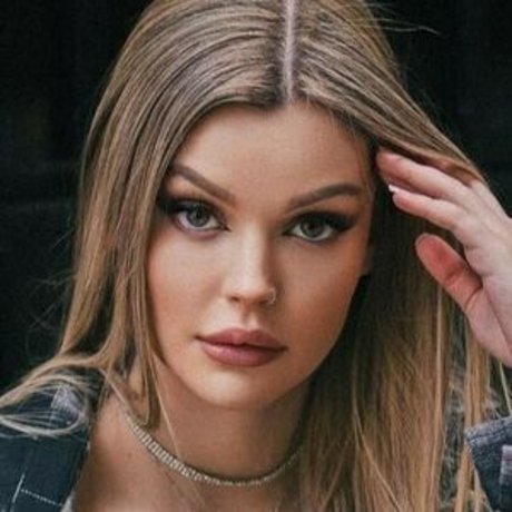 Aroyitt star hot image