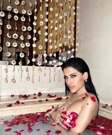 Edin Rose art model images