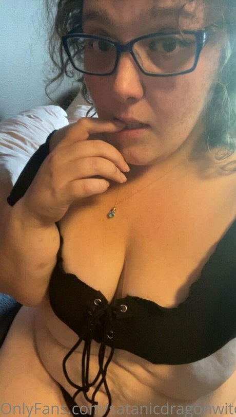 satanicdragonwitch pornstar sexy photo