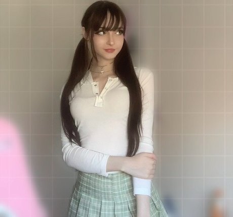 Toxic Tenshi model erotic picture