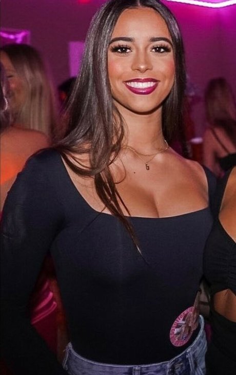 Brooke Tressler adult model pics