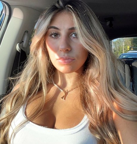 Allison Rossillo Vallerand sexy model img