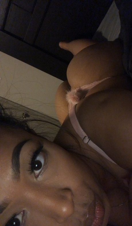 Robyn Banks naked model image