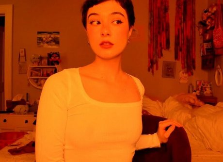 Brei elle porn actress image