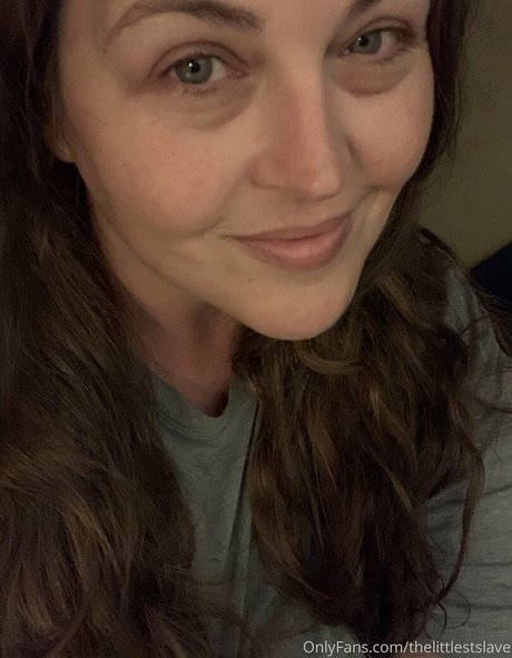 thelittlestslave pornstar nude photo