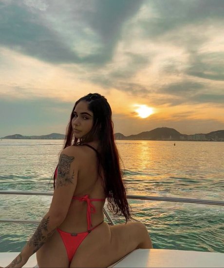 Lia Dumbra model sexy picture