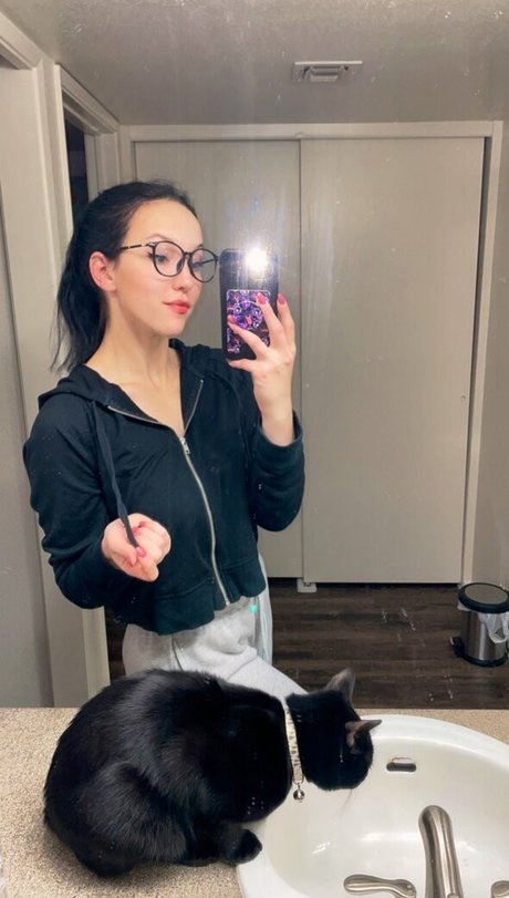 Eralia porn model photo