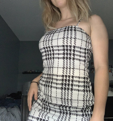 auraflowersfree model sexy photos