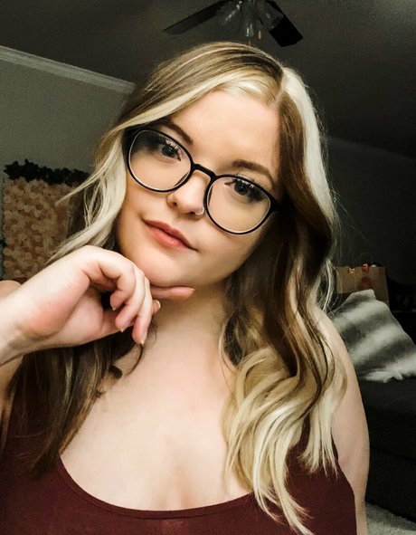 Meg Kaylee naked model picture