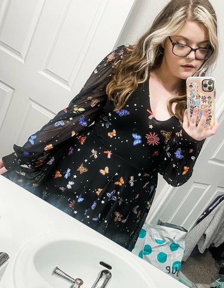 mature feet onlyfans naked image