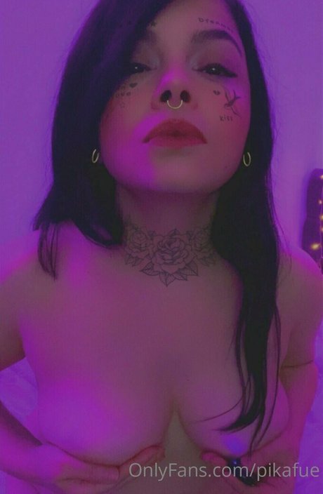 Pikafue model beautiful photo