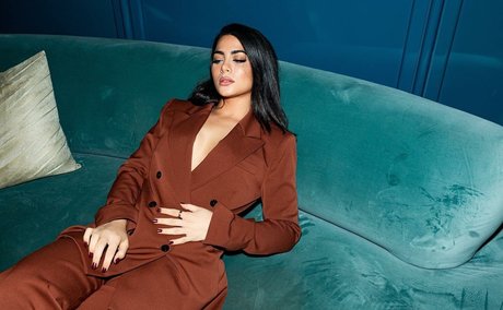 Emeraude Toubia hd model pics